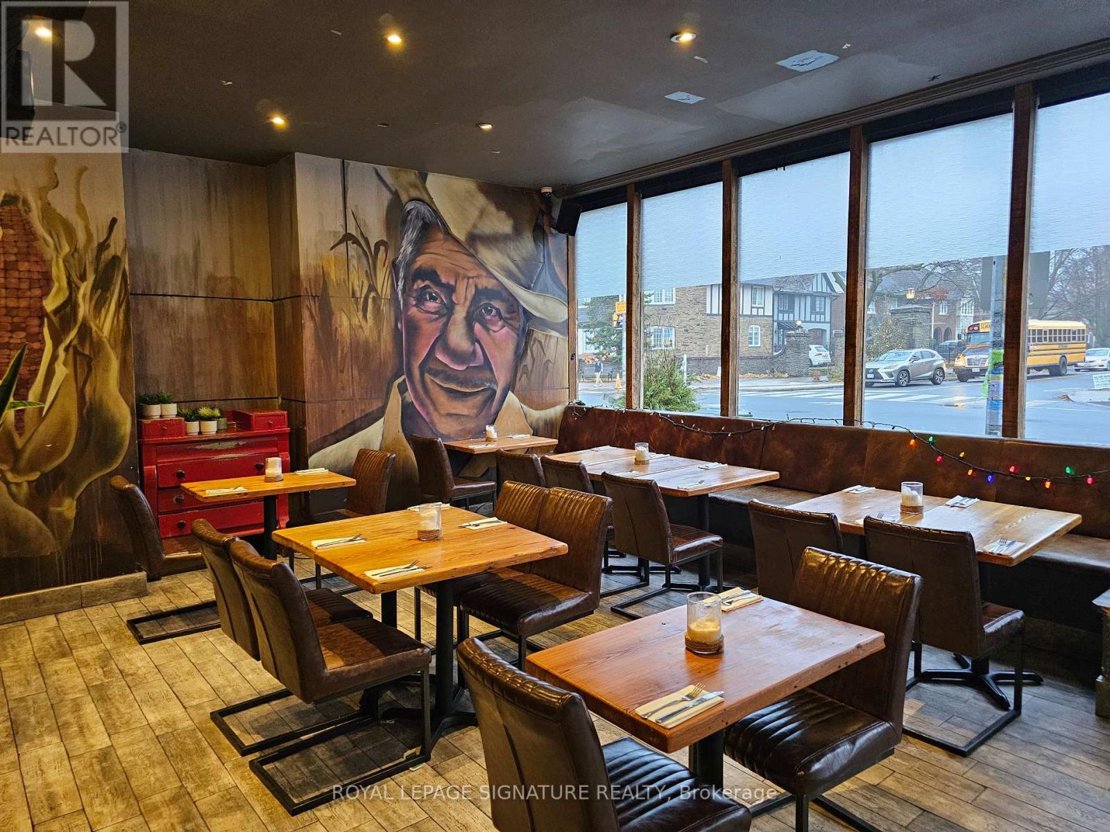 405 Jane Street, Toronto (Runnymede-Bloor West Village), Ontario  M6S 3Z6 - Photo 2 - W12461247