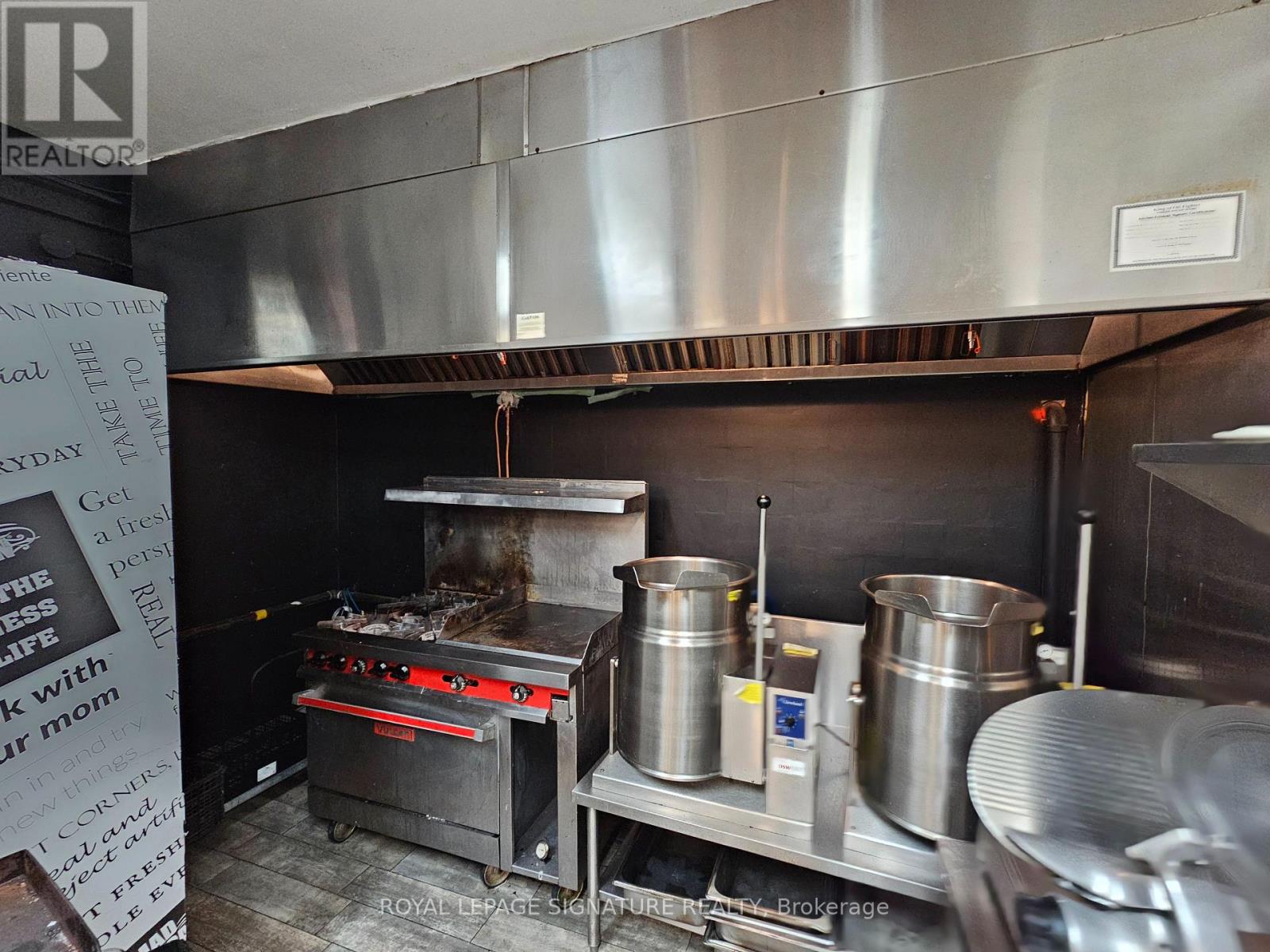 405 Jane Street, Toronto (Runnymede-Bloor West Village), Ontario  M6S 3Z6 - Photo 7 - W12461247
