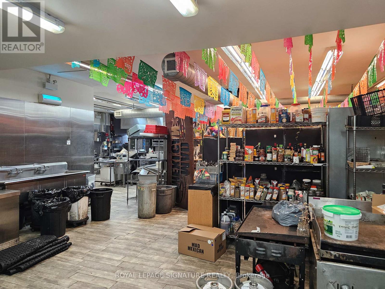 405 Jane Street, Toronto (Runnymede-Bloor West Village), Ontario  M6S 3Z6 - Photo 8 - W12461247