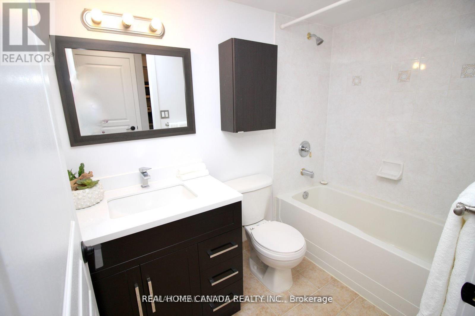 105 - 4879 Kimbermount Avenue, Mississauga, Ontario  L5M 7R8 - Photo 18 - W12461254