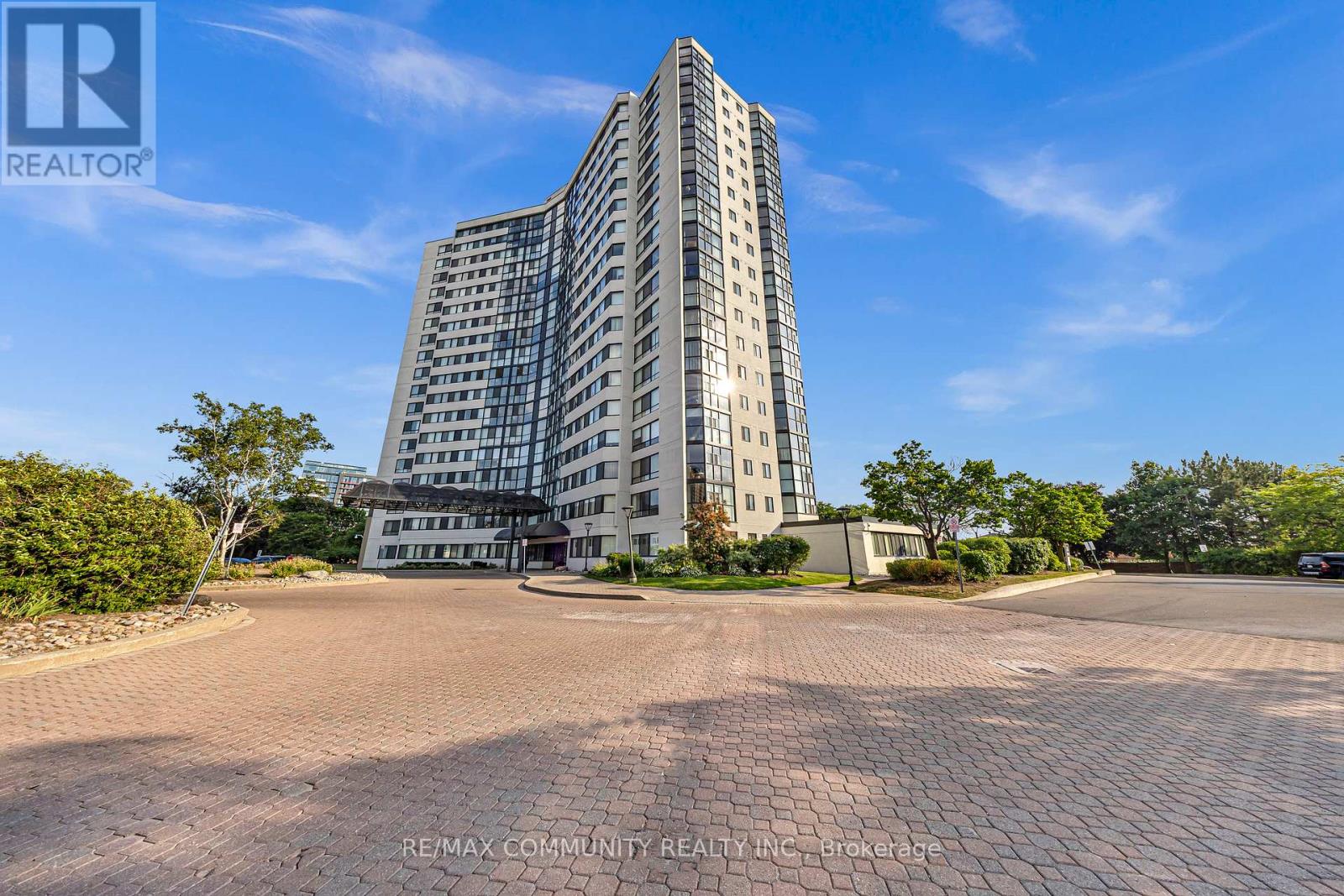 908 - 1360 Rathburn Road E, Mississauga, Ontario  L4W 4H4 - Photo 2 - W12461269