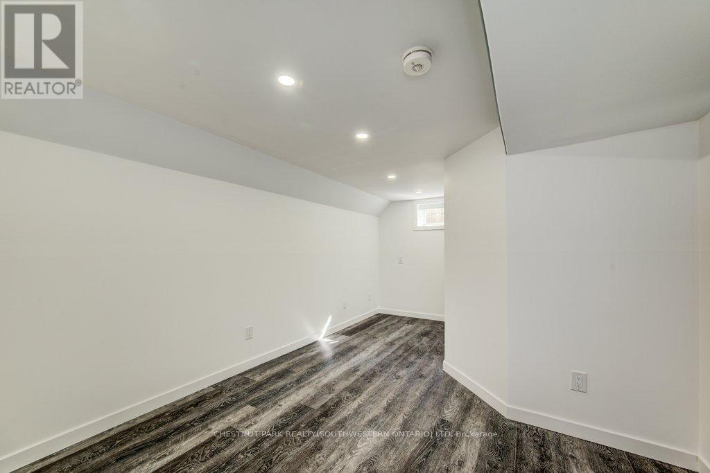 88 Woodhaven Road, Kitchener, Ontario  N2C 1V1 - Photo 33 - X12461238