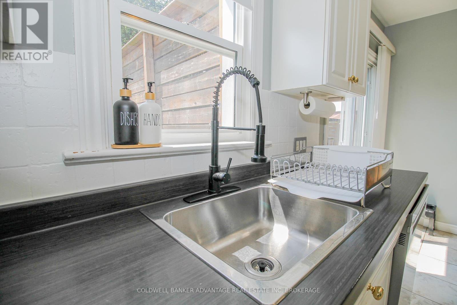 79 Second Street, Welland, Ontario  L3B 4T7 - Photo 11 - X12338233