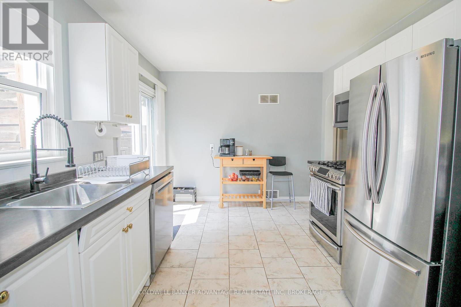 79 Second Street, Welland, Ontario  L3B 4T7 - Photo 12 - X12338233