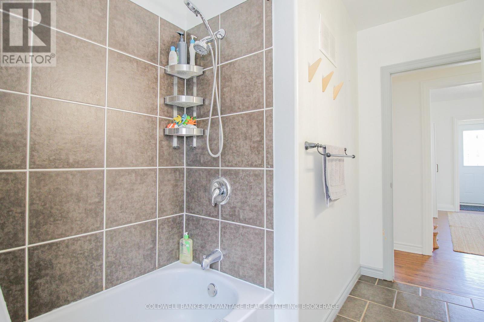 79 Second Street, Welland, Ontario  L3B 4T7 - Photo 14 - X12338233