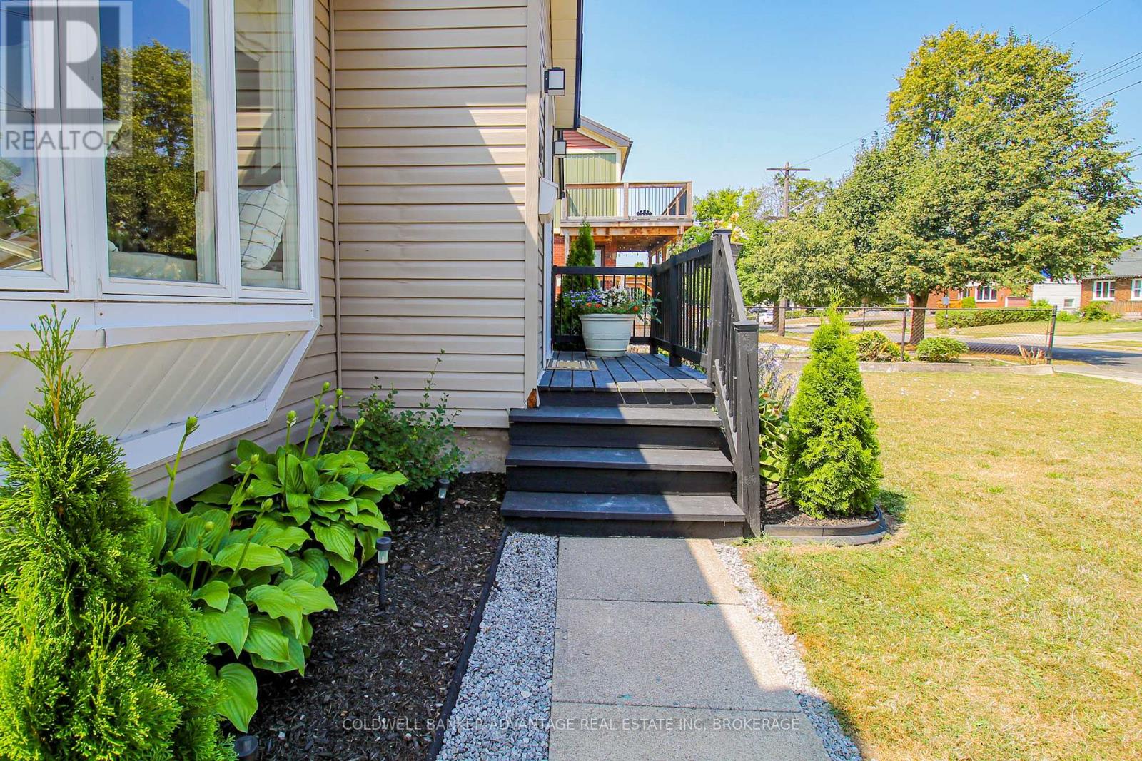 79 Second Street, Welland, Ontario  L3B 4T7 - Photo 3 - X12338233