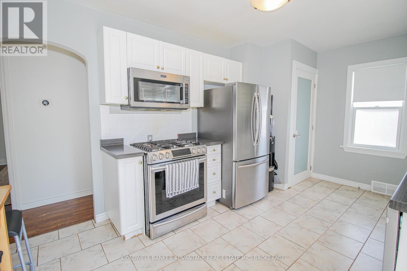 79 Second Street, Welland, Ontario  L3B 4T7 - Photo 9 - X12338233