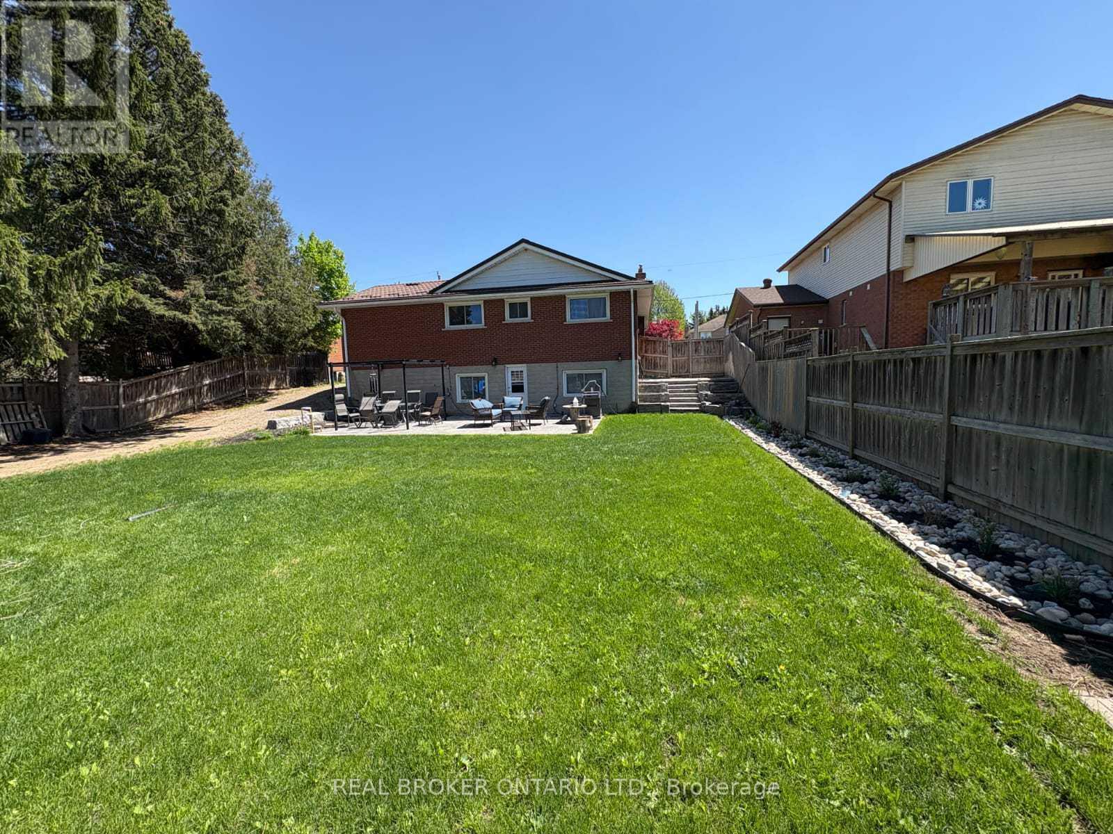 Upper - 20 Sunrise Drive, Kitchener, Ontario  N2B 3B4 - Photo 20 - X12428394