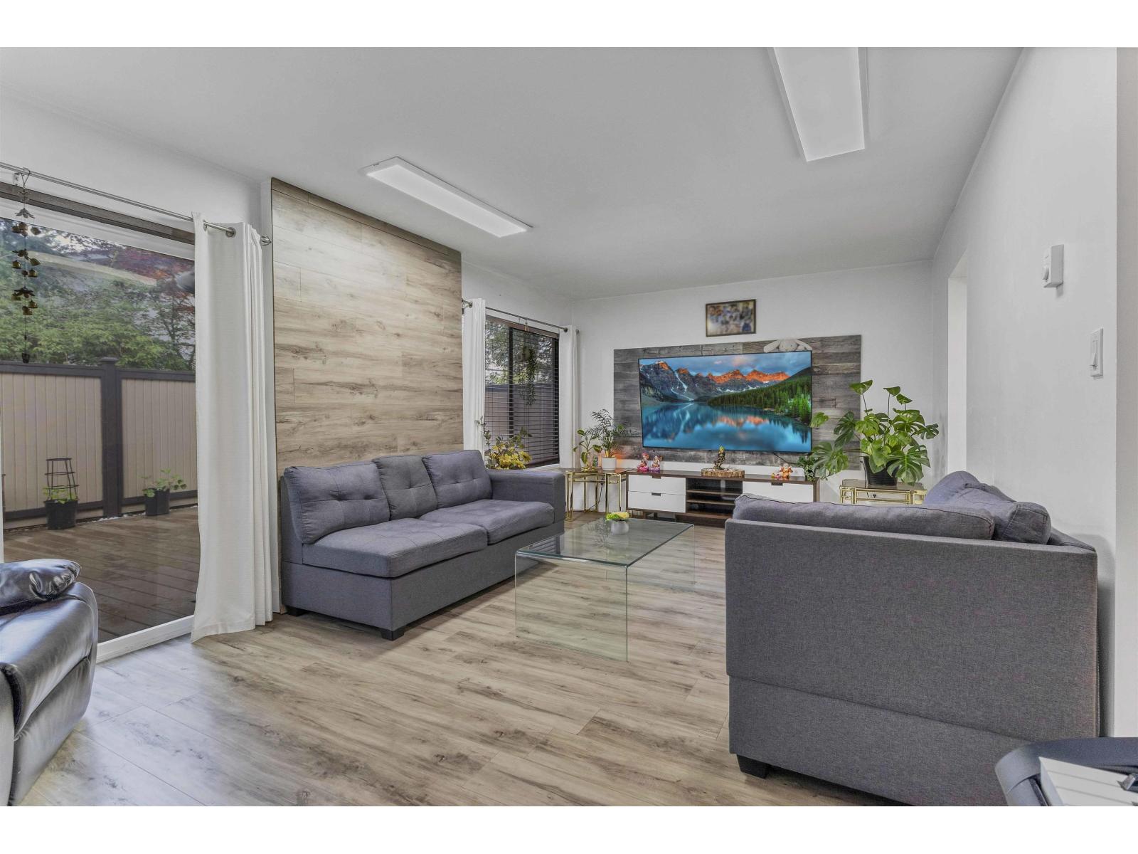 8 3015 Trethewey Street, Abbotsford, British Columbia  V2T 3R4 - Photo 3 - R3058110