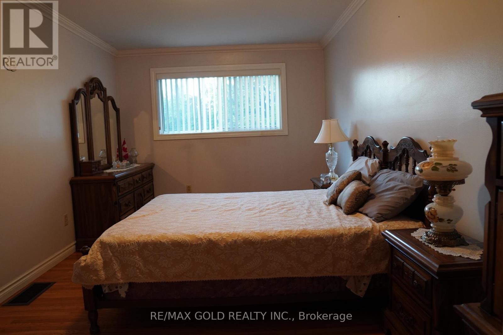 44 Chatsworth Drive, Brampton, Ontario  L6X 2L9 - Photo 21 - W12460991