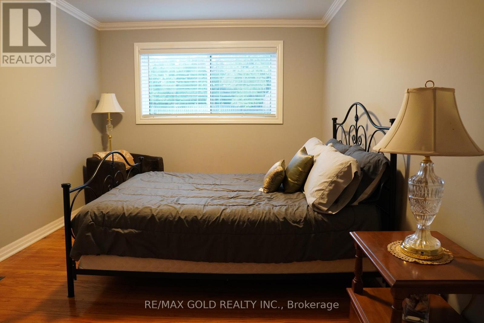 44 Chatsworth Drive, Brampton, Ontario  L6X 2L9 - Photo 22 - W12460991