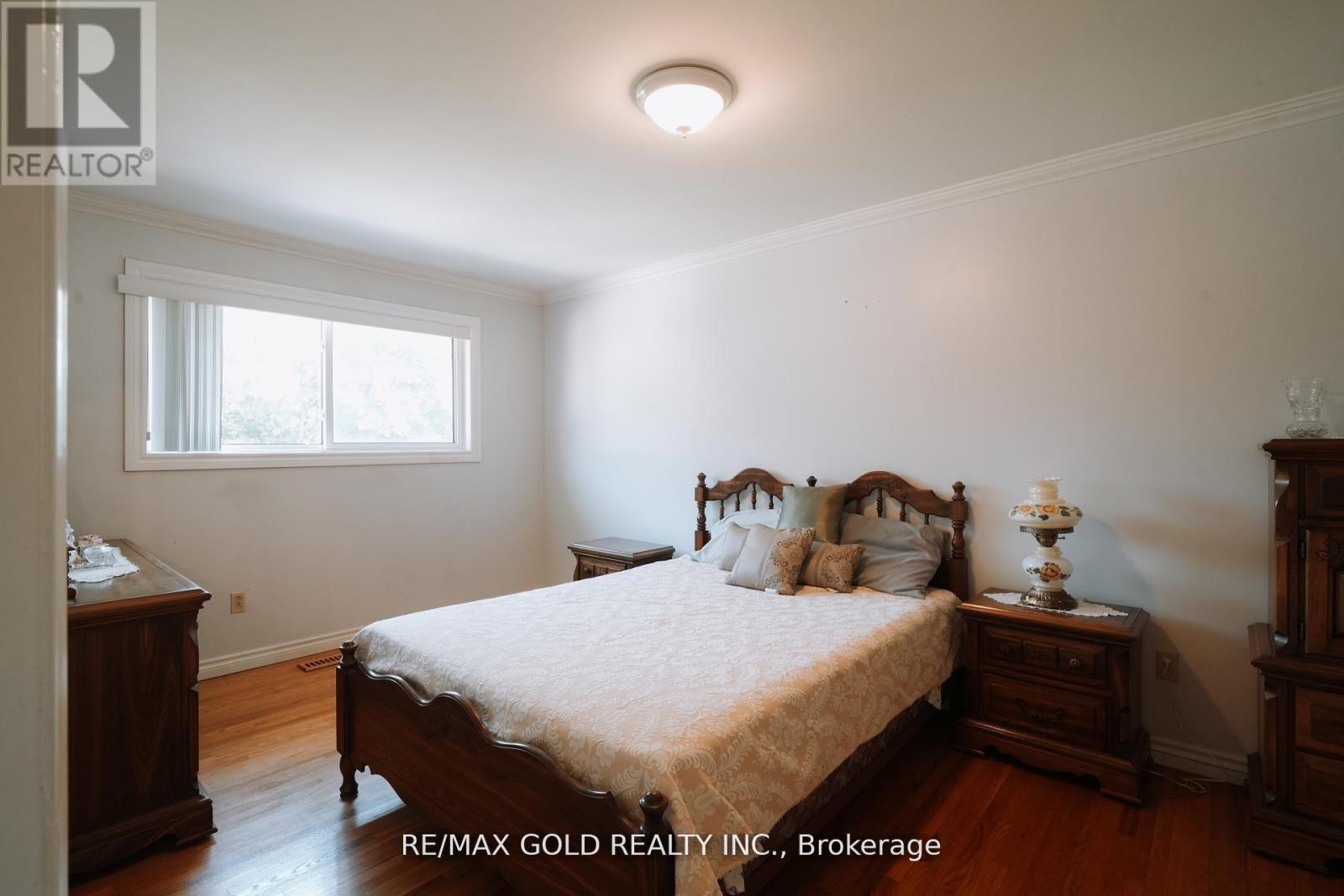 44 Chatsworth Drive, Brampton, Ontario  L6X 2L9 - Photo 17 - W12460991