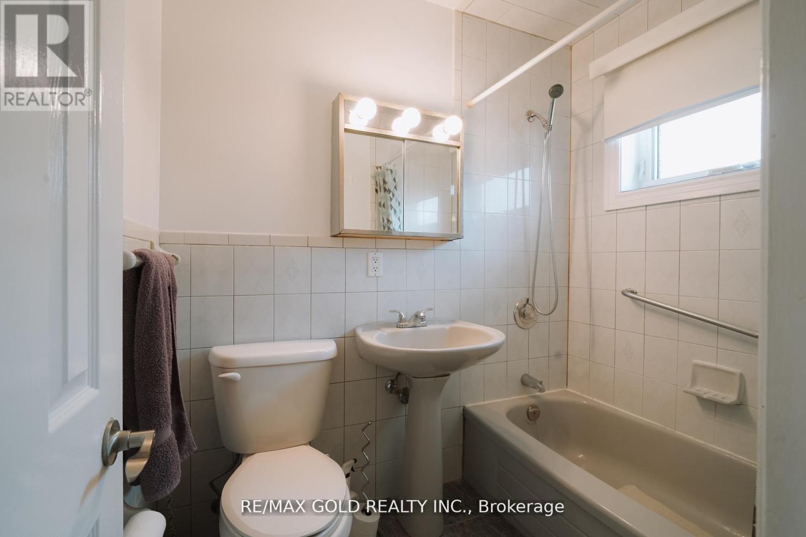 44 Chatsworth Drive, Brampton, Ontario  L6X 2L9 - Photo 36 - W12460991