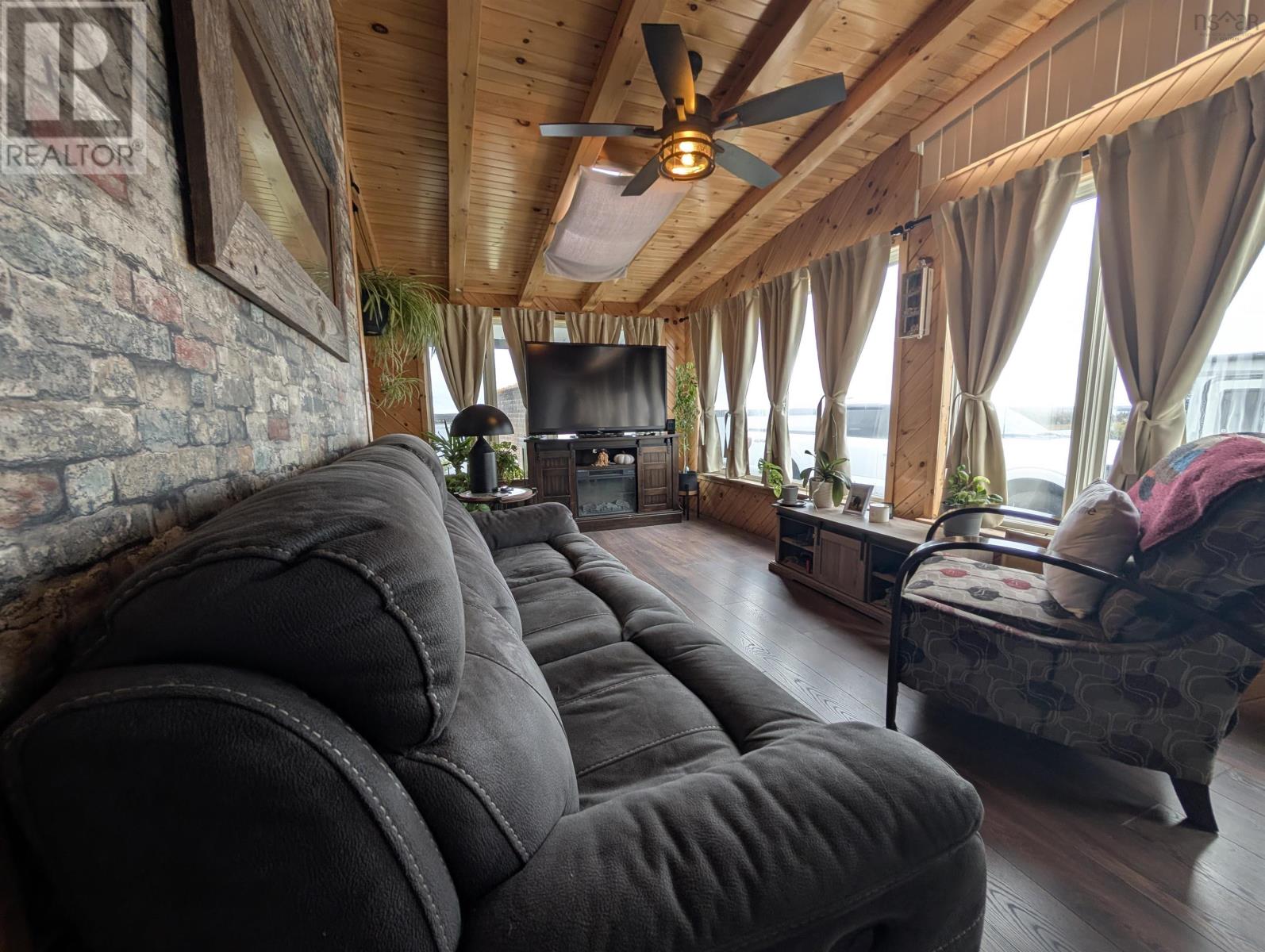 637 Highway 335, West Pubnico, Nova Scotia  B0W 3S0 - Photo 8 - 202525787