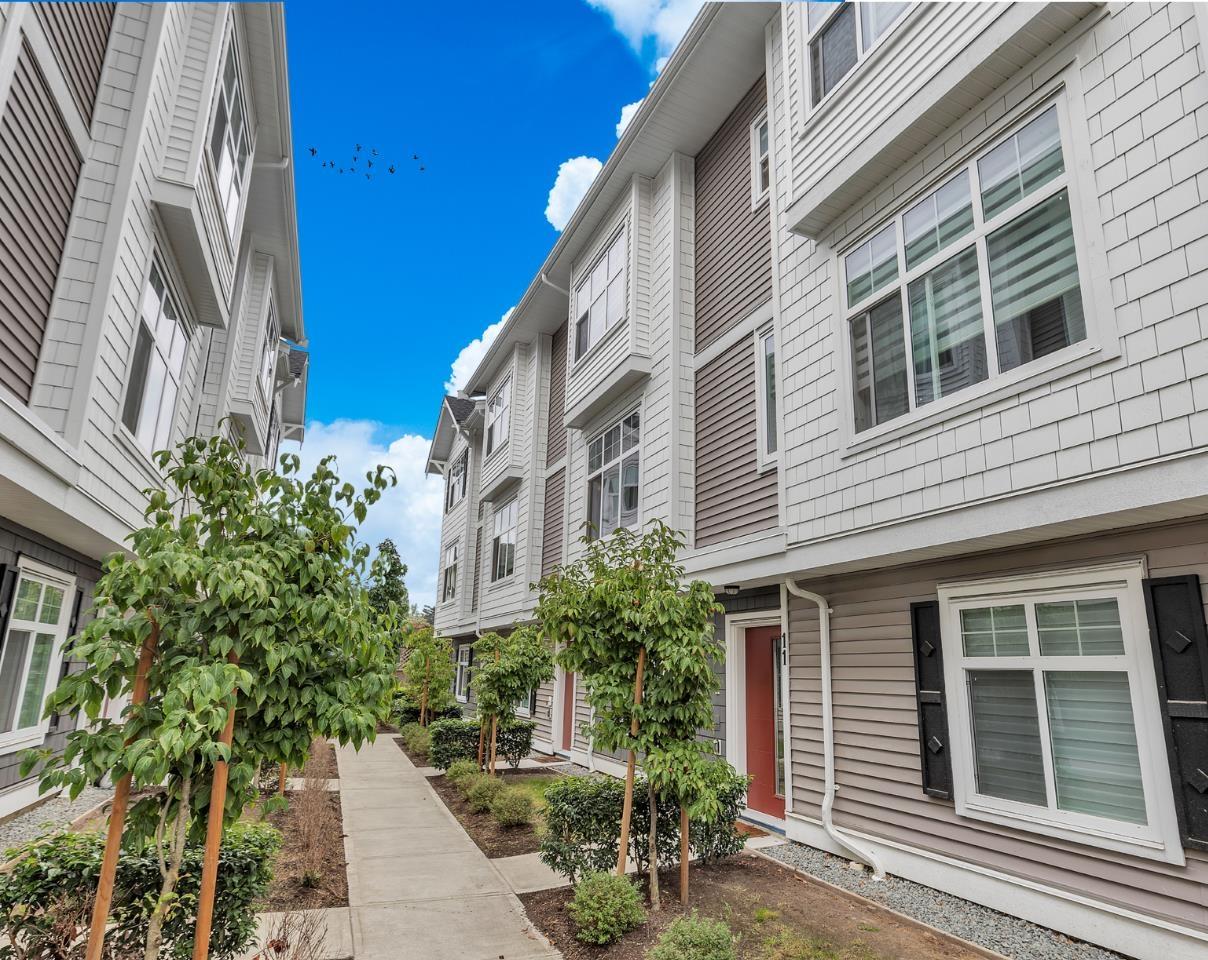 11 2033 MCKENZIE ROAD, Abbotsford, British Columbia