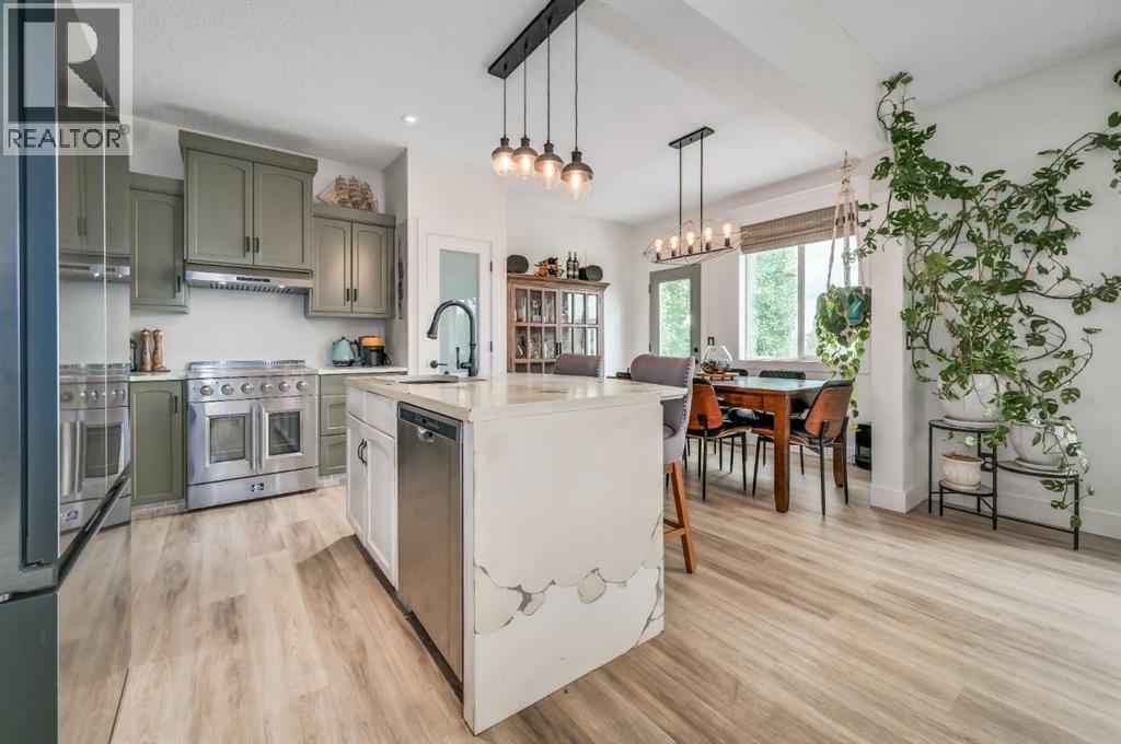 18 Cimarron Grove Bay, Okotoks, Alberta  T1S 2H3 - Photo 9 - A2260175