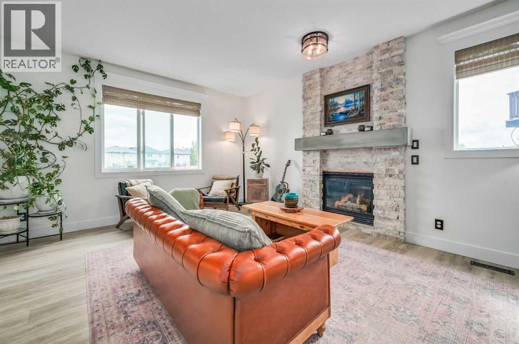 18 Cimarron Grove Bay, Okotoks, Alberta  T1S 2H3 - Photo 6 - A2260175