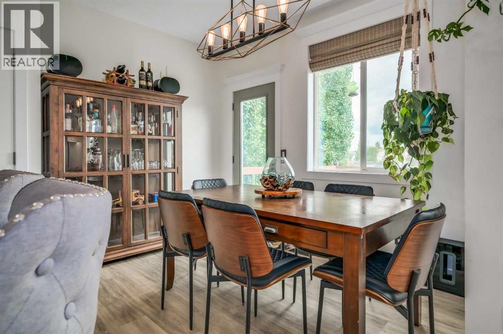 18 Cimarron Grove Bay, Okotoks, Alberta  T1S 2H3 - Photo 14 - A2260175