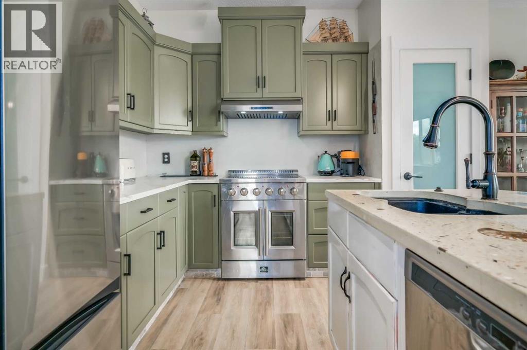 18 Cimarron Grove Bay, Okotoks, Alberta  T1S 2H3 - Photo 10 - A2260175