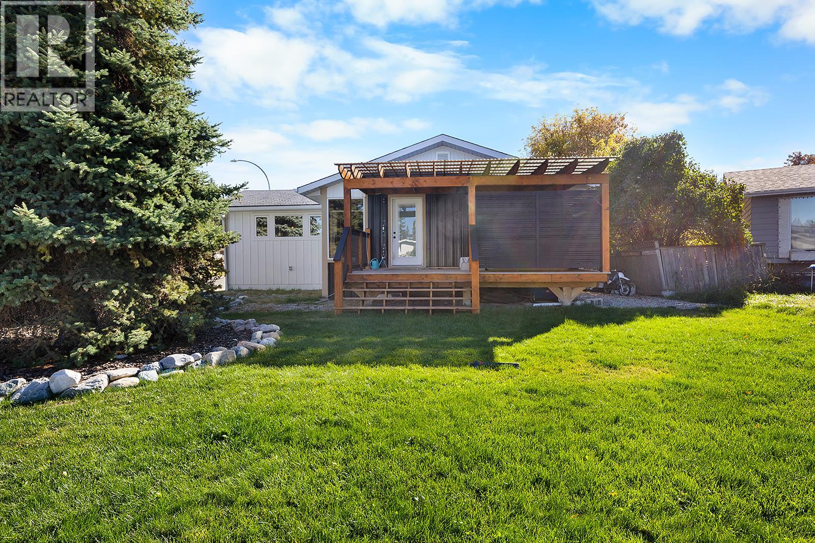 411 12th Street S, Cranbrook, British Columbia  V1C 1W3 - Photo 1 - 10365807