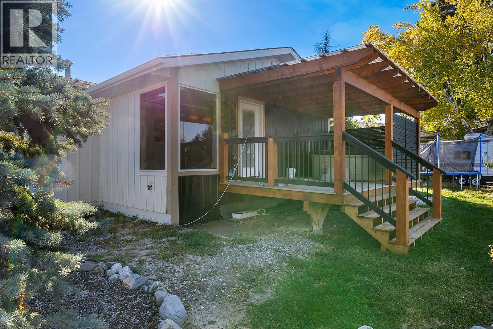 411 12th Street S, Cranbrook, British Columbia  V1C 1W3 - Photo 2 - 10365807