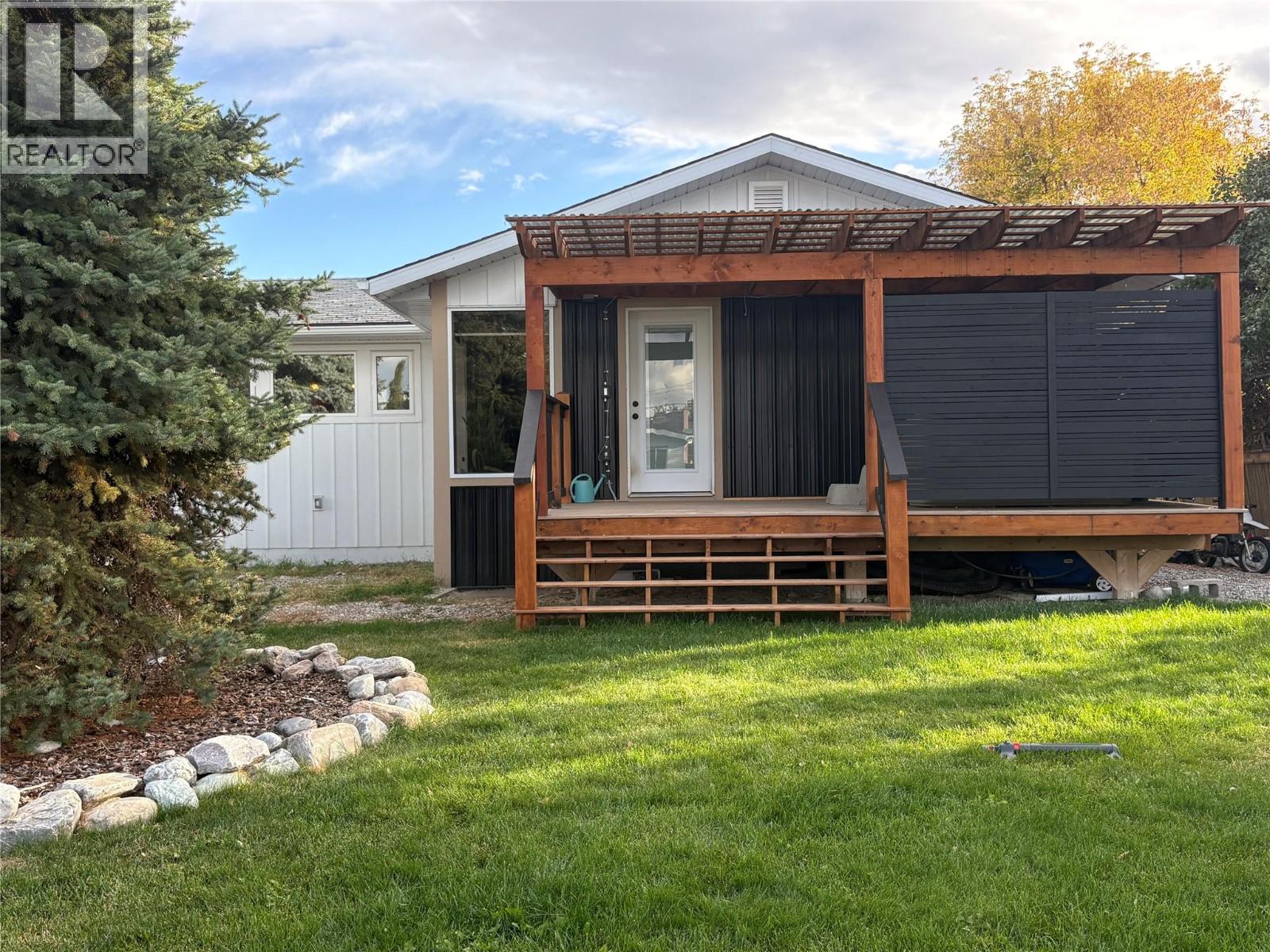 411 12th Street S, Cranbrook, British Columbia  V1C 1W3 - Photo 3 - 10365807