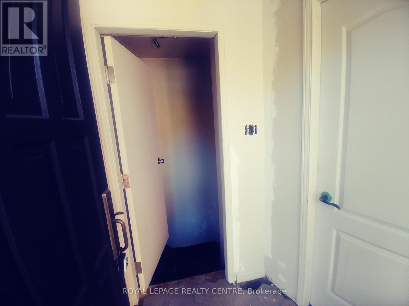 1534 Cawthra Road, Mississauga, Ontario  L5G 4L3 - Photo 14 - W12406800