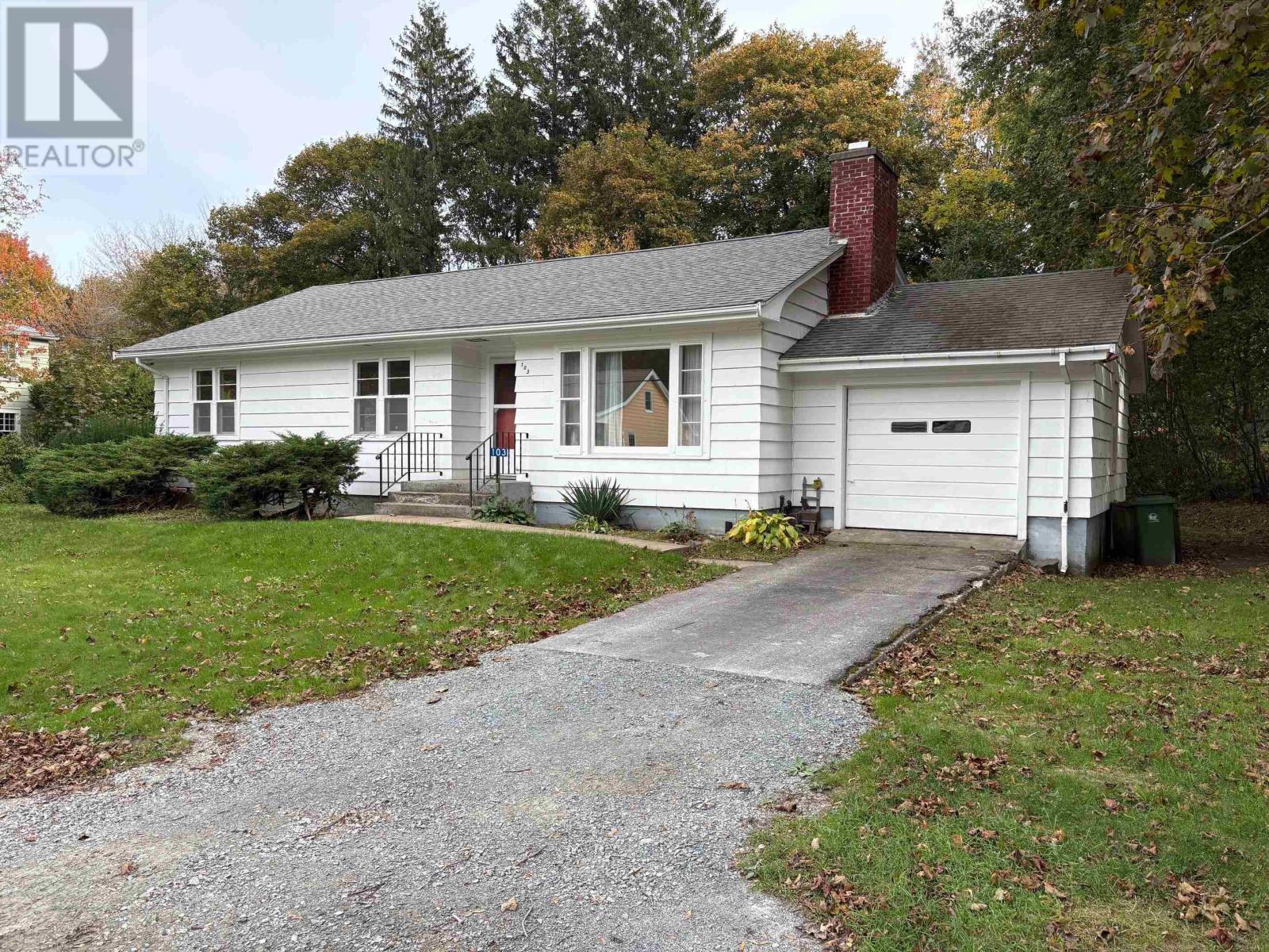 103 Waterloo Street, Liverpool, Nova Scotia