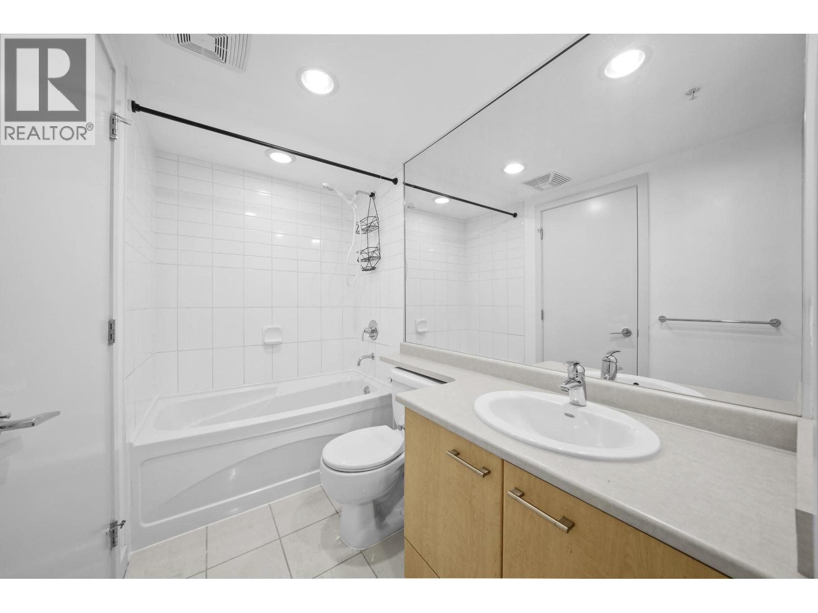303 2979 Glen Drive, Coquitlam, British Columbia  V3B 0B2 - Photo 17 - R3057922