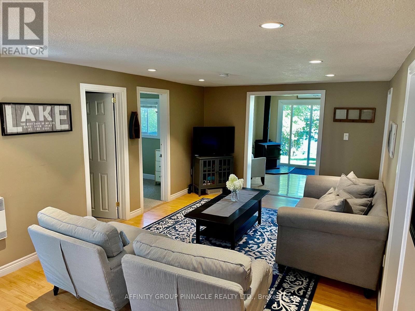 1 Rose Street, Kawartha Lakes, Ontario  K9V 4R6 - Photo 11 - X12461433