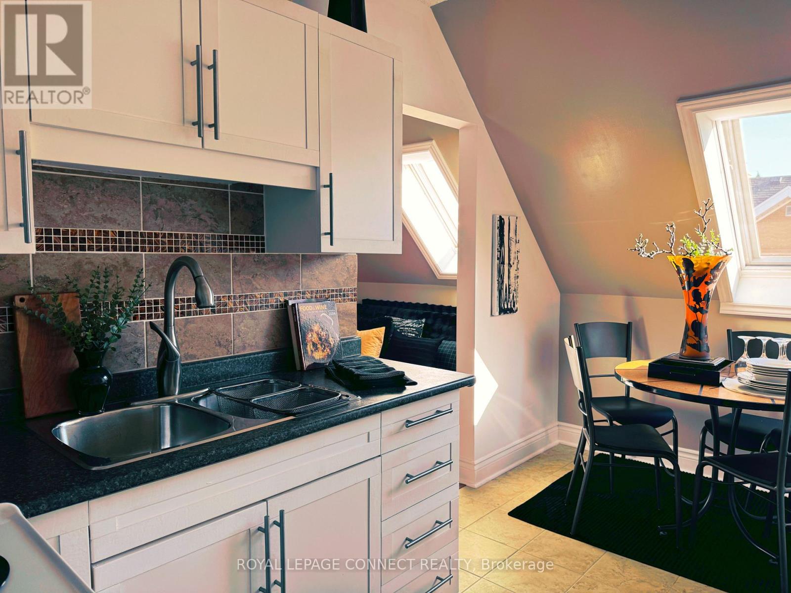 303 - 4872 Valley Way, Niagara Falls, Ontario  L2E 1W3 - Photo 13 - X12458960