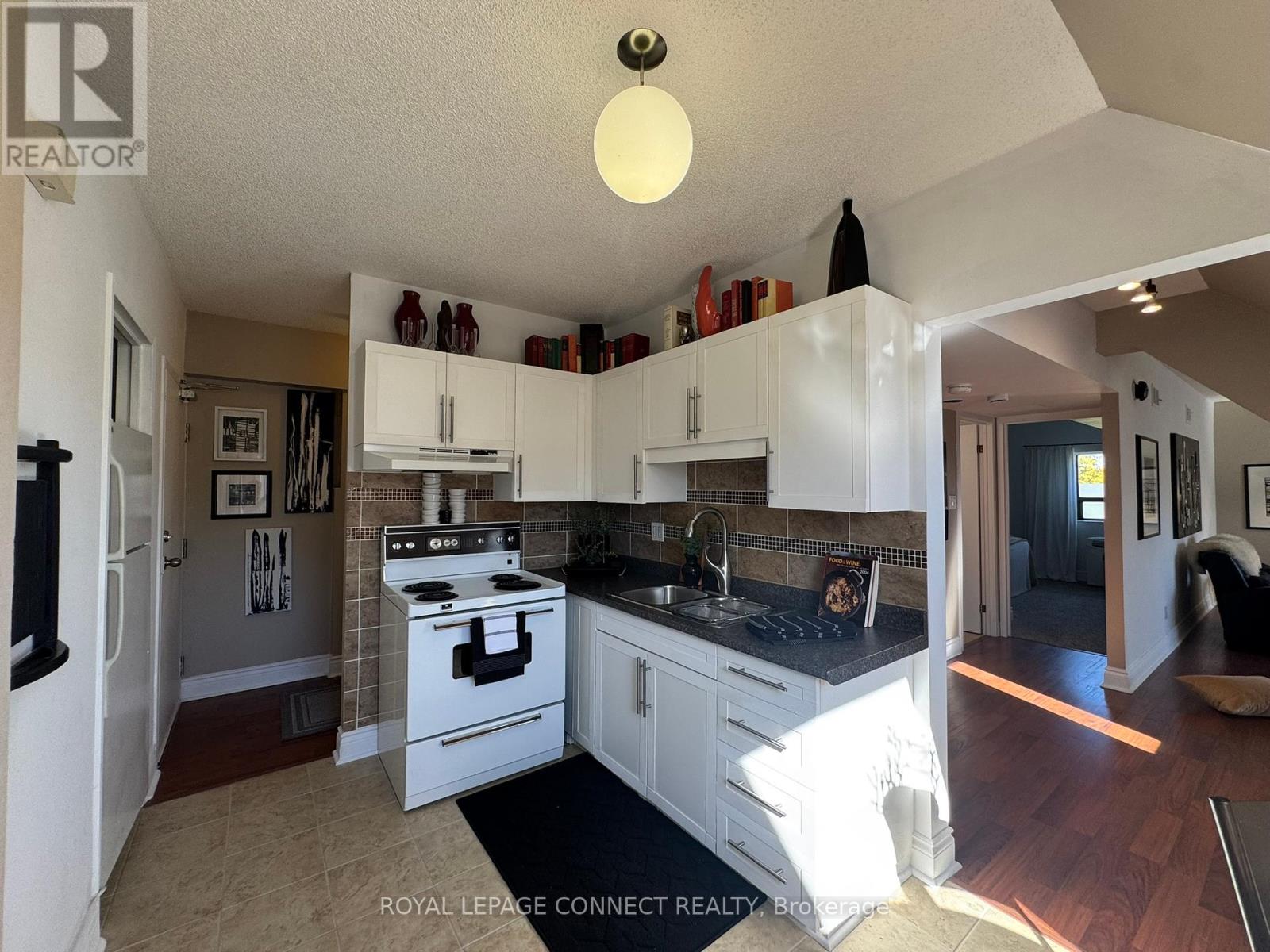 303 - 4872 Valley Way, Niagara Falls, Ontario  L2E 1W3 - Photo 19 - X12458960