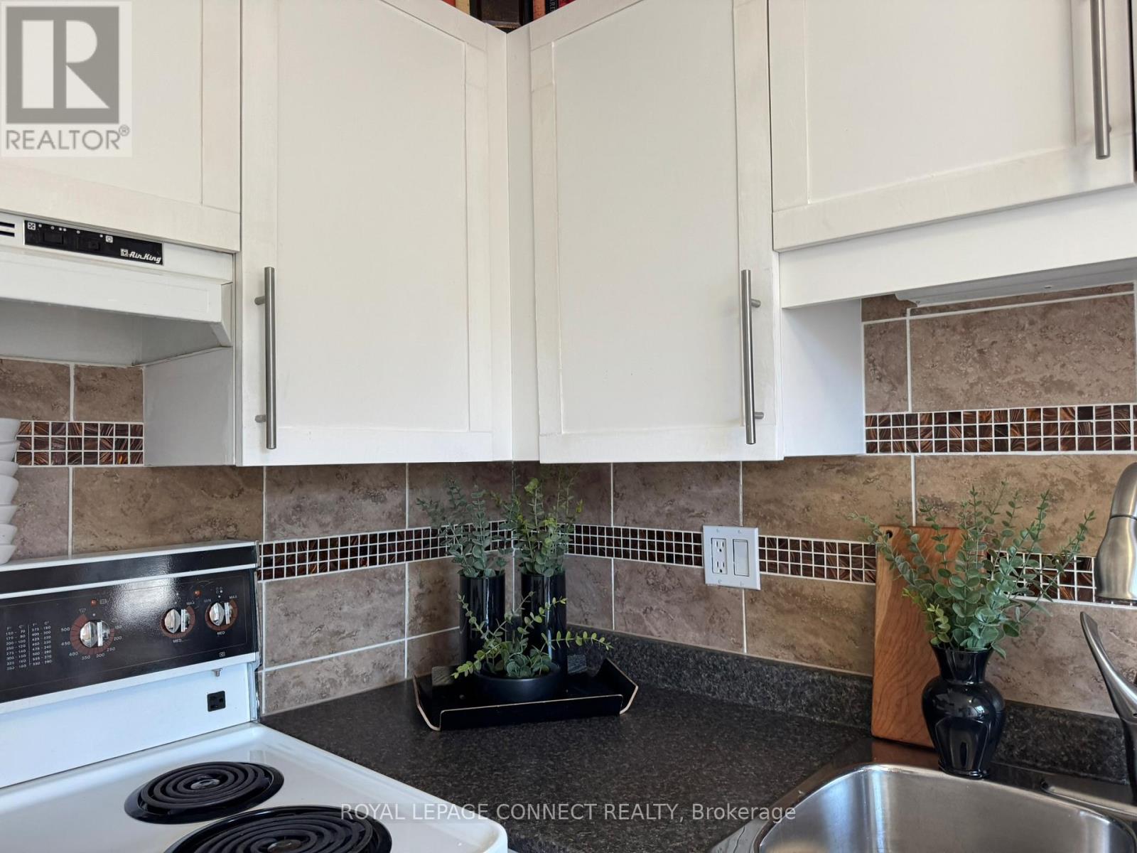 303 - 4872 Valley Way, Niagara Falls, Ontario  L2E 1W3 - Photo 25 - X12458960