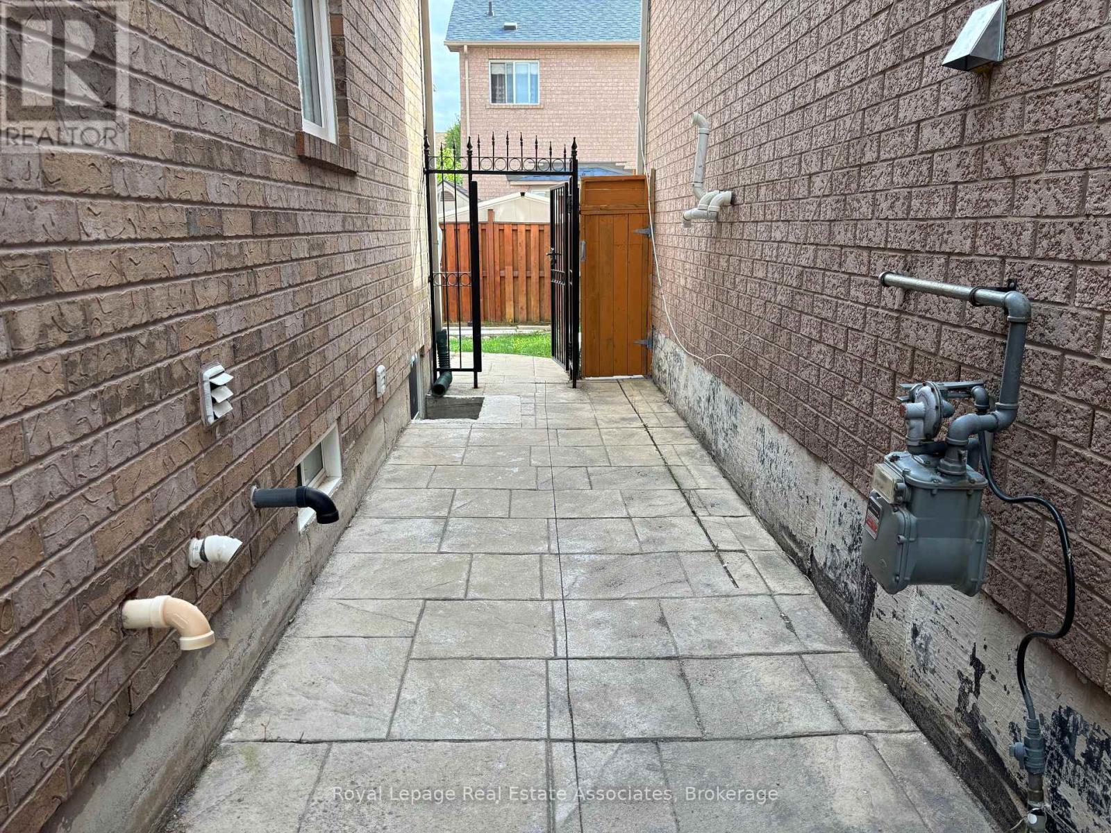 (Lower) - 114 Sail Crescent, Vaughan, Ontario  L6A 2Z1 - Photo 2 - N12324458
