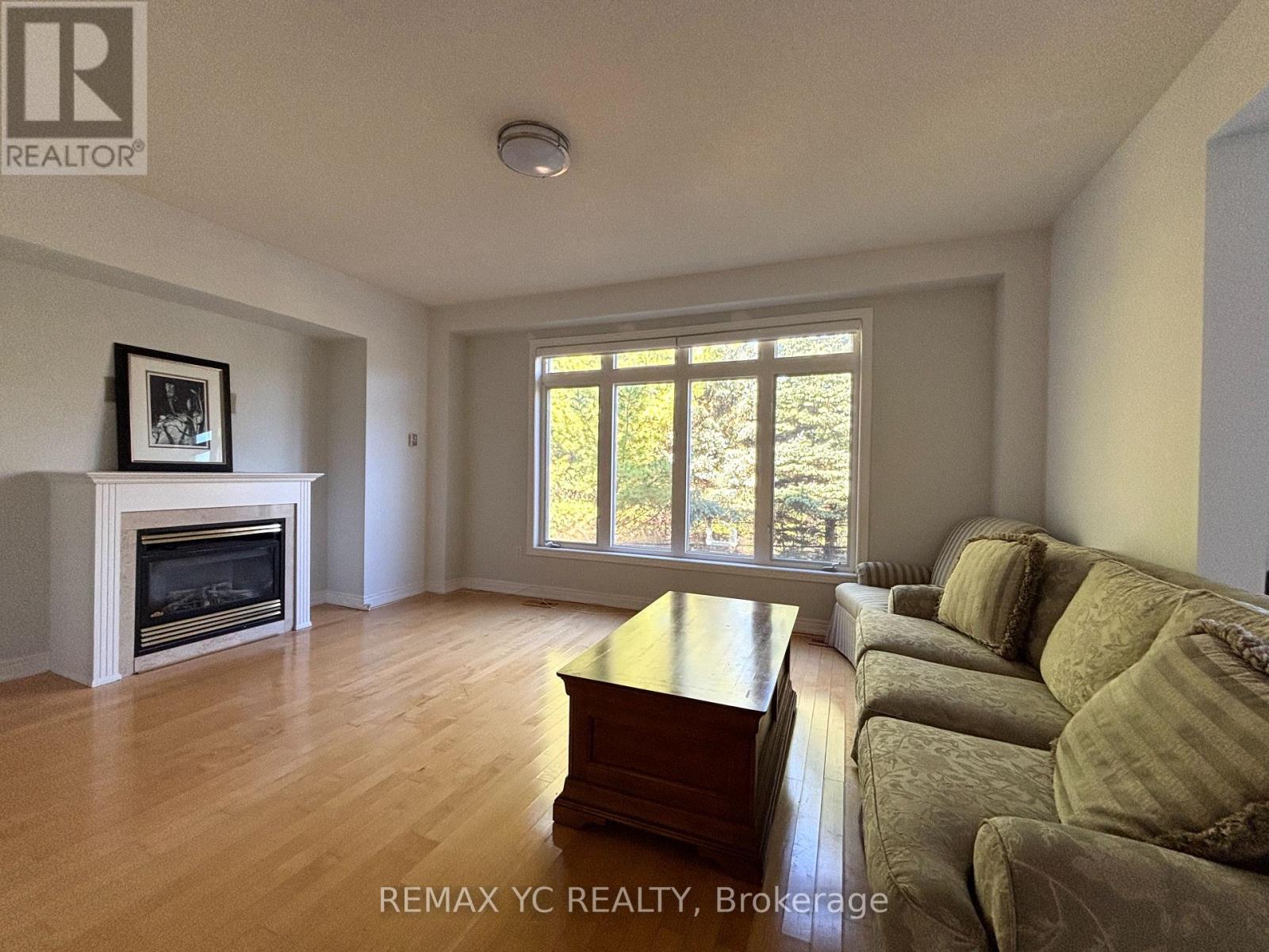 5 Shoshana Drive, Richmond Hill, Ontario  L4S 2N9 - Photo 2 - N12327295