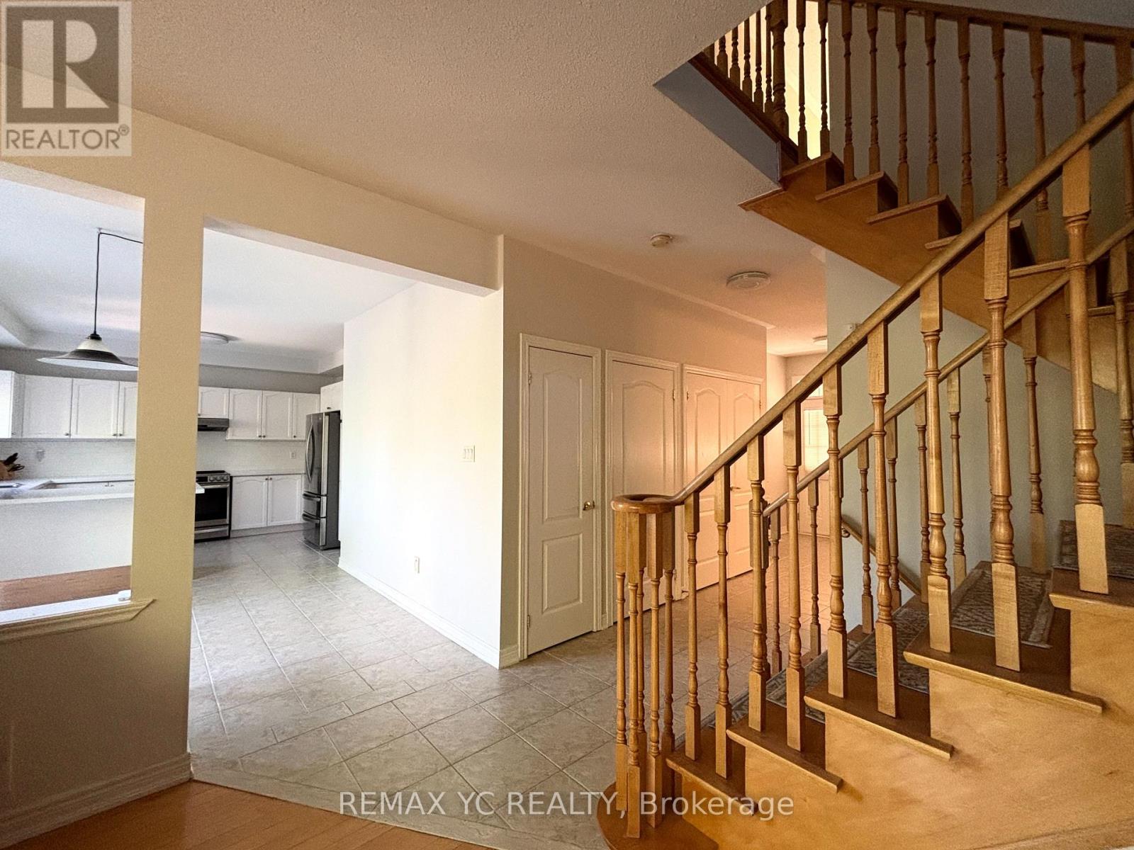 5 Shoshana Drive, Richmond Hill, Ontario  L4S 2N9 - Photo 6 - N12327295