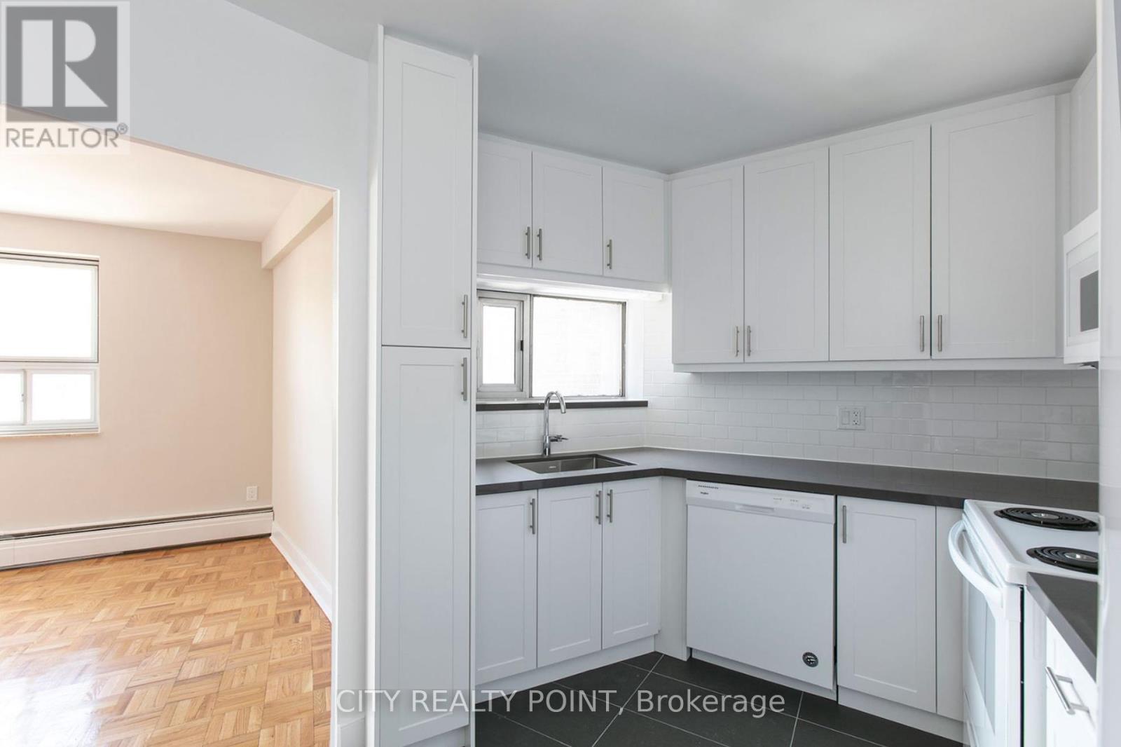 306 - 9 Deer Park Crescent, Toronto, Ontario  M4V 2C4 - Photo 4 - C12461335