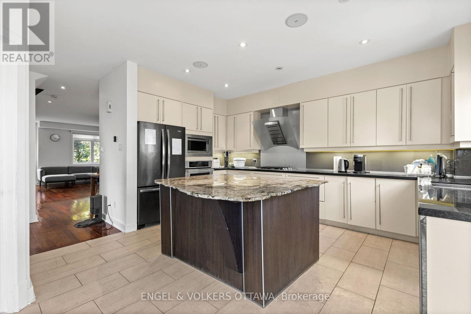 71 Metropole Private, Ottawa, Ontario  K1Z 1E7 - Photo 10 - X12461420
