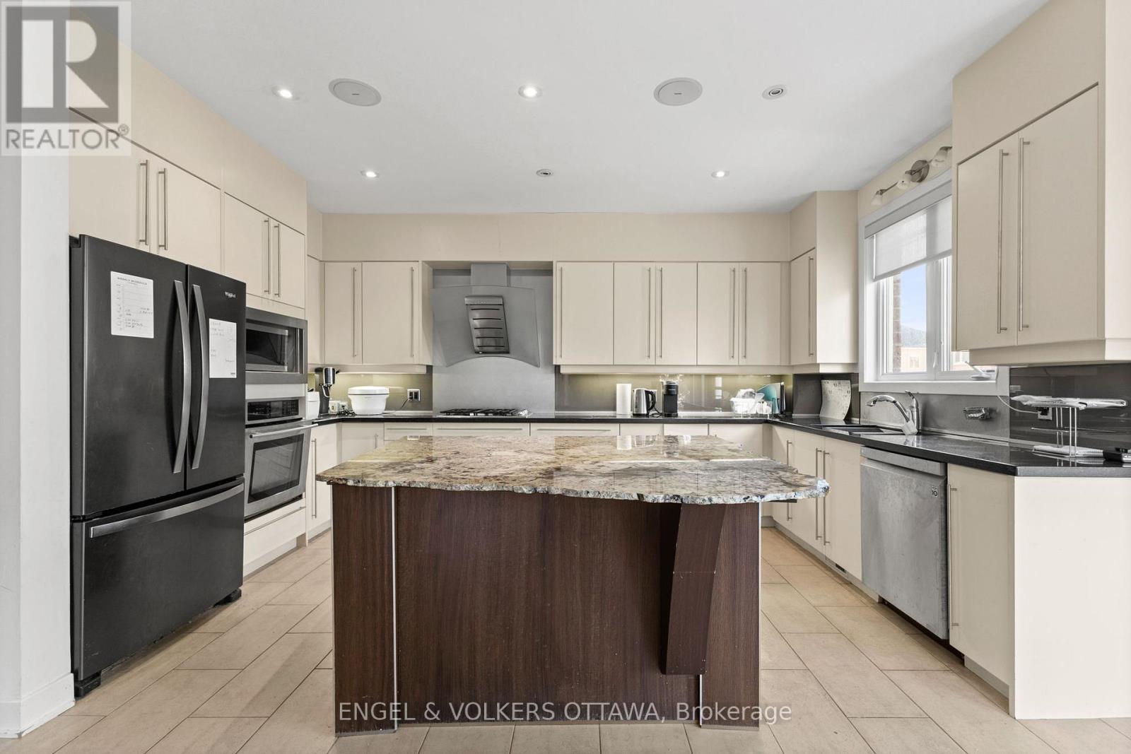 71 Metropole Private, Ottawa, Ontario  K1Z 1E7 - Photo 11 - X12461420