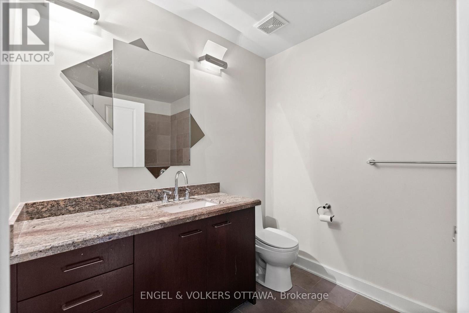 71 Metropole Private, Ottawa, Ontario  K1Z 1E7 - Photo 17 - X12461420