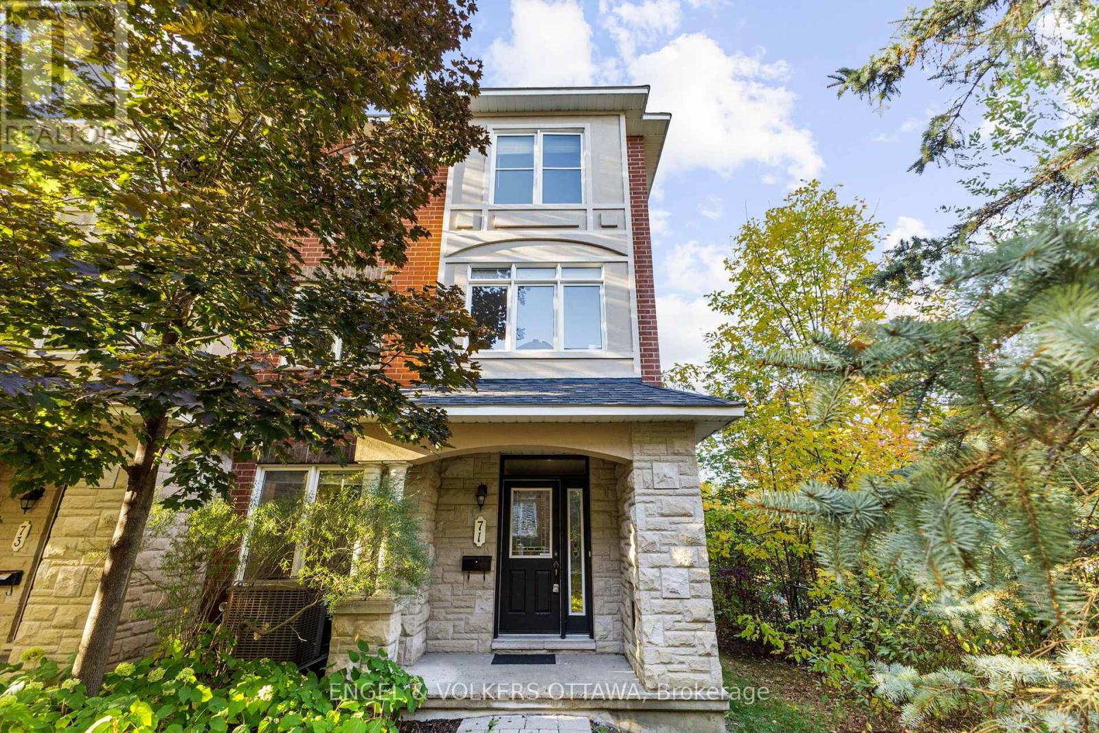 71 Metropole Private, Ottawa, Ontario  K1Z 1E7 - Photo 2 - X12461420
