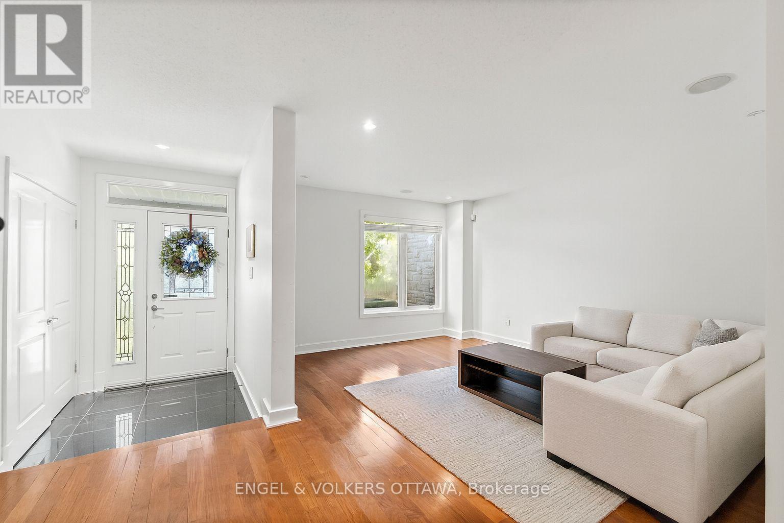 71 Metropole Private, Ottawa, Ontario  K1Z 1E7 - Photo 4 - X12461420