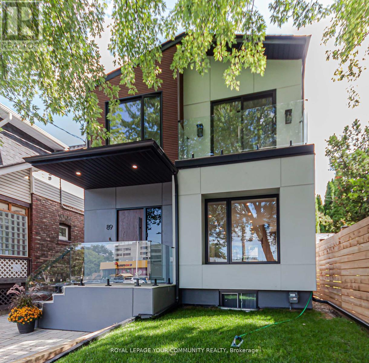 89 GAINSBOROUGH ROAD, Toronto, Ontario
