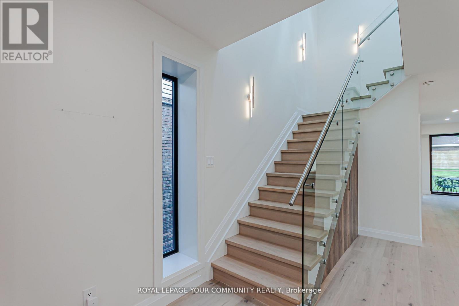 89 Gainsborough Road, Toronto, Ontario  M4L 3C3 - Photo 14 - E12461281