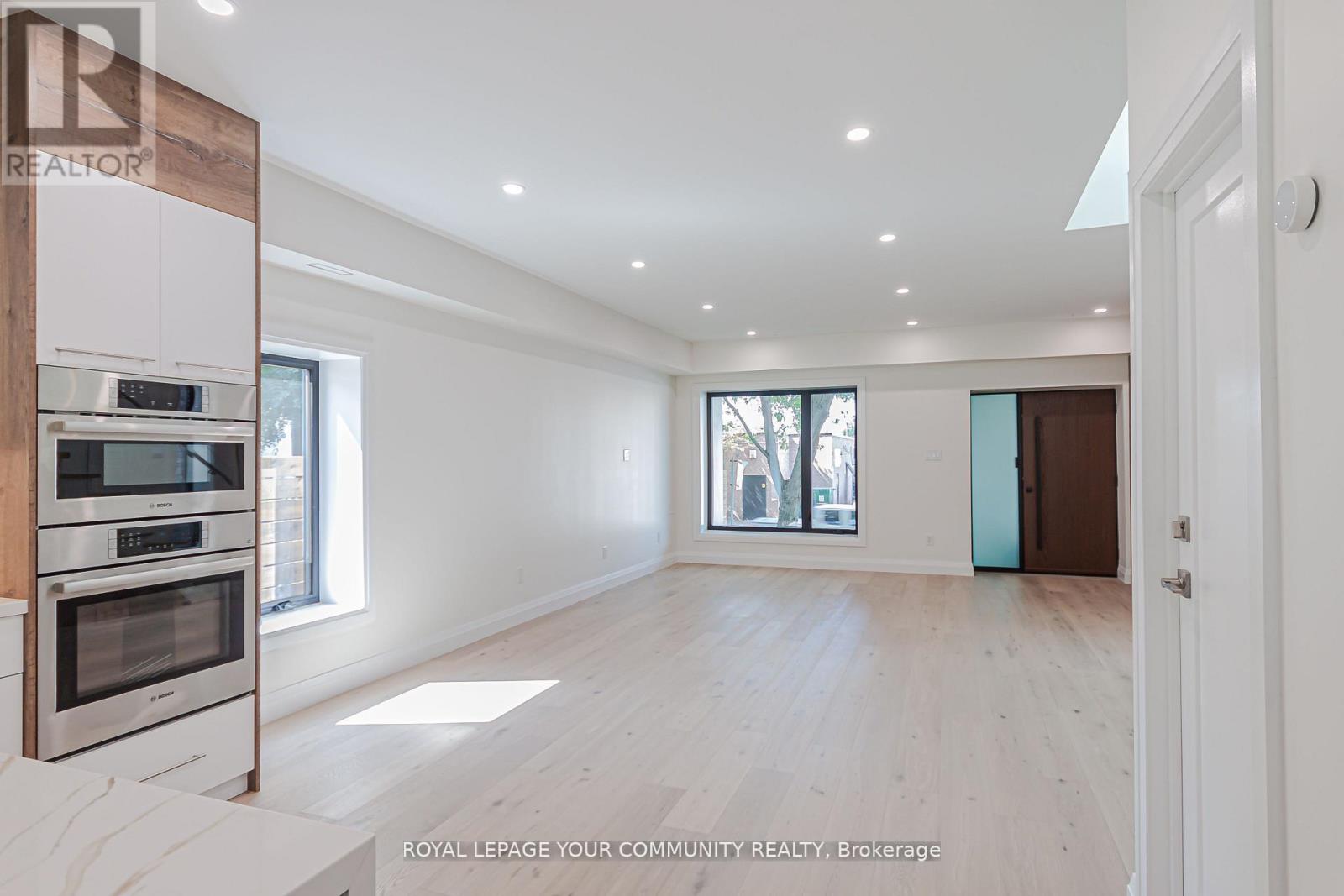 89 Gainsborough Road, Toronto, Ontario  M4L 3C3 - Photo 7 - E12461281