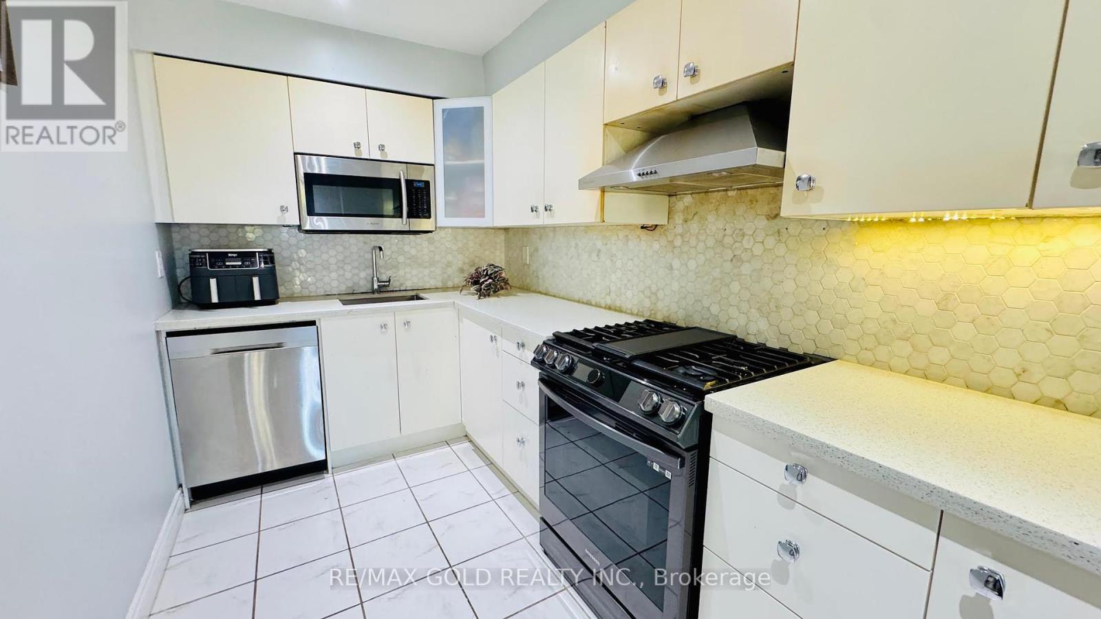 140 Quantrell Trail, Toronto, Ontario  M1B 1L8 - Photo 7 - E12461309