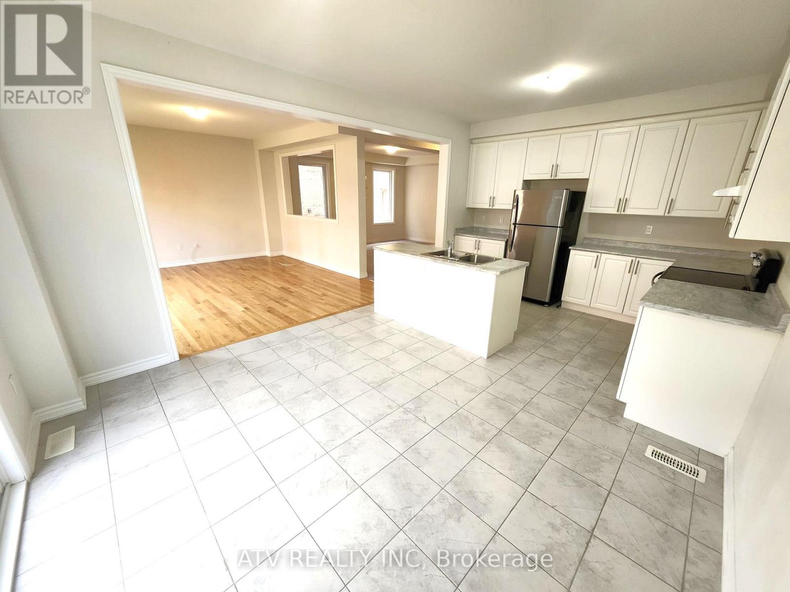 1909 Don White Court, Oshawa, Ontario  L1H 8L7 - Photo 4 - E12461314