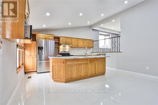 891 Jacqueline Avenue, Pickering, Ontario  L1V 3B2 - Photo 3 - E12461373