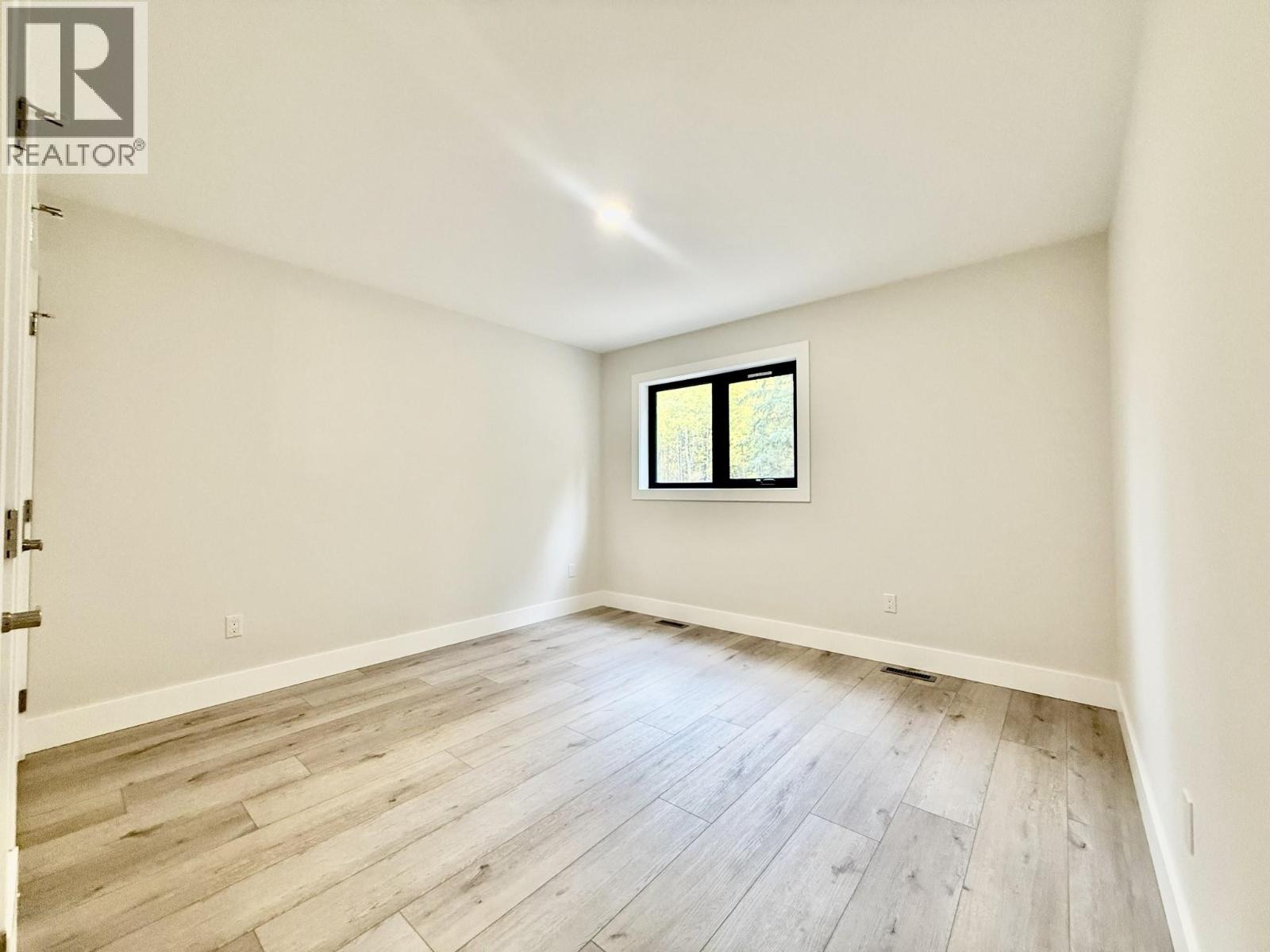 1938 Foxwood Trail Unit# 4, Windermere, British Columbia  V0B 2L2 - Photo 11 - 10365814