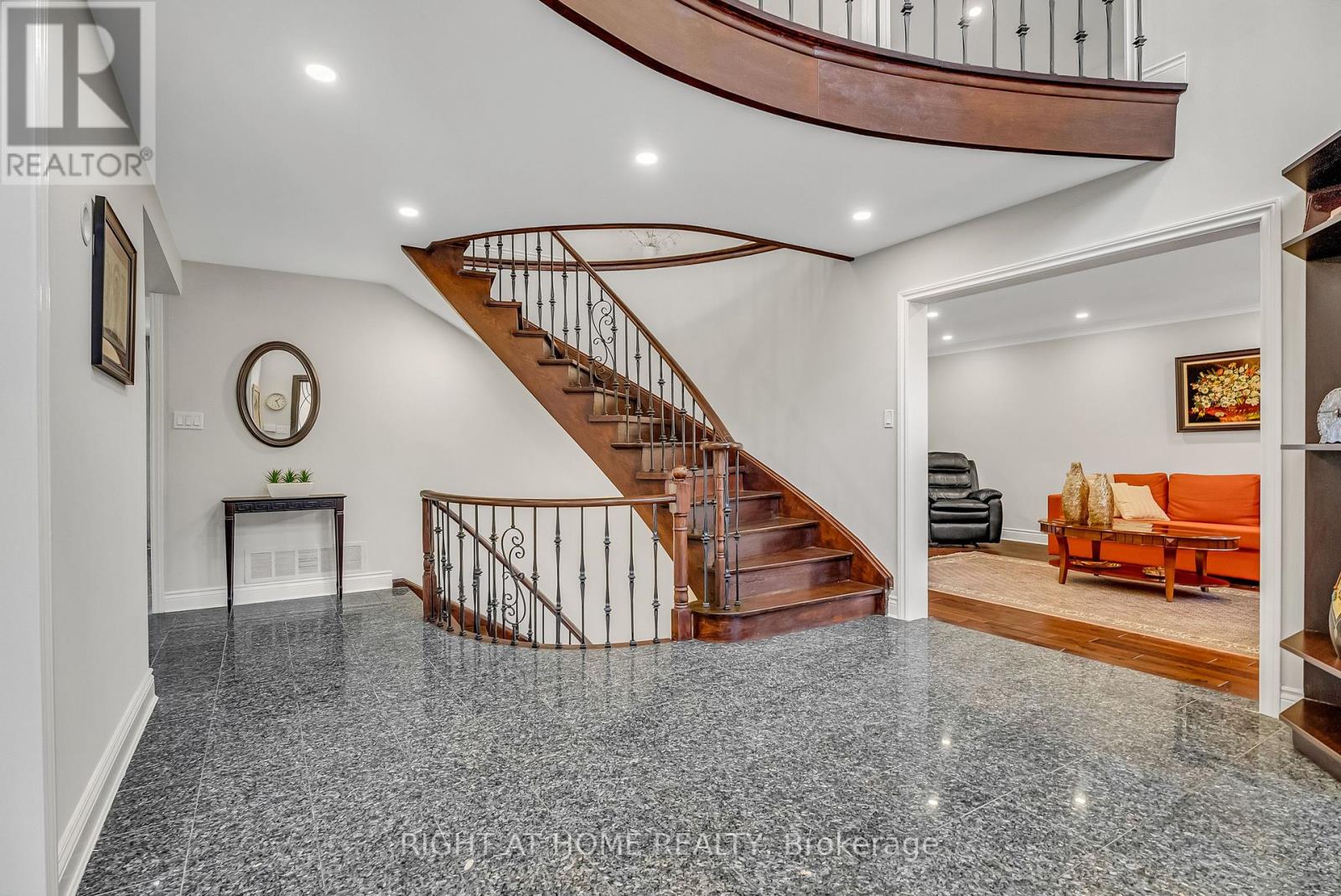 373 Firglen Ridge, Vaughan (Islington Woods), Ontario  L4L 1N6 - Photo 4 - N12461271